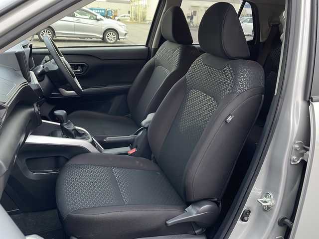 トヨタ ライズ X 道北・旭川 2023(令5)年 1.5万km スムースグレーマイカメタリック /寒冷地仕様//社外ナビ/CD/DVD/BT/SD/USB/フルセグ//バックカメラ//前席シートヒーター//オートライト//オートハイビーム//4WD//禁煙車//衝突軽減ブレーキ//アイドリングストップ//横滑り防止//クリアランスソナー//レーンキープアシスト//ステアリングスイッチ//LEDヘッドライト//純正エンジンスターター//純正フロアマット//ドアバイザー//スマートキー//プッシュスタート//保証書//取扱説明書