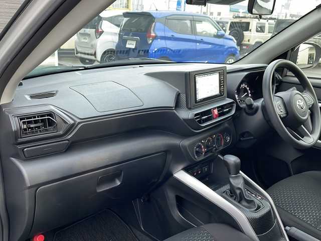 トヨタ ライズ X 道北・旭川 2023(令5)年 1.5万km スムースグレーマイカメタリック /寒冷地仕様//社外ナビ/CD/DVD/BT/SD/USB/フルセグ//バックカメラ//前席シートヒーター//オートライト//オートハイビーム//4WD//禁煙車//衝突軽減ブレーキ//アイドリングストップ//横滑り防止//クリアランスソナー//レーンキープアシスト//ステアリングスイッチ//LEDヘッドライト//純正エンジンスターター//純正フロアマット//ドアバイザー//スマートキー//プッシュスタート//保証書//取扱説明書