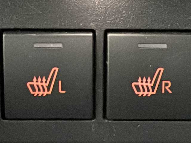 トヨタ ライズ X 道北・旭川 2023(令5)年 1.5万km スムースグレーマイカメタリック /寒冷地仕様//社外ナビ/CD/DVD/BT/SD/USB/フルセグ//バックカメラ//前席シートヒーター//オートライト//オートハイビーム//4WD//禁煙車//衝突軽減ブレーキ//アイドリングストップ//横滑り防止//クリアランスソナー//レーンキープアシスト//ステアリングスイッチ//LEDヘッドライト//純正エンジンスターター//純正フロアマット//ドアバイザー//スマートキー//プッシュスタート//保証書//取扱説明書