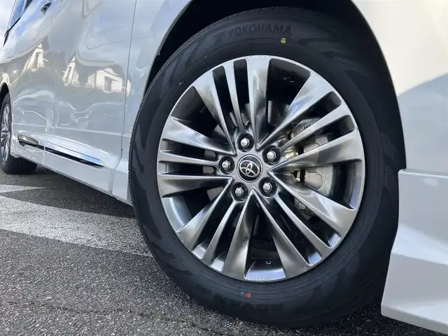 トヨタ アルファードハイブリット Z 広島県 2024(令6)年 0.3万km プラチナホワイトパールマイカ 法人ワンオーナー/モデリスタエアロ/黒革シート/左右独立ムーンルーフ/トヨタチームメイト/左右ユニバーサルステップ/デジタルインナーミラー/純正ナビ/パノラミックビューモニター/純正フリップダウンモニター/カラーヘッドアップディスプレイ/両側パワースライドドア/シートヒーター（全席）/パワーシート（前席・2列目）/ベンチレーションシート（前席）/セーフティセンス/レーダークルーズ/パドルシフト/置くだけ充電/フルセグ・Bluetooth/ブラインドスポットモニタリング/ビルトインETC2.0/電子取扱説明書/新車保証書/スペアキー