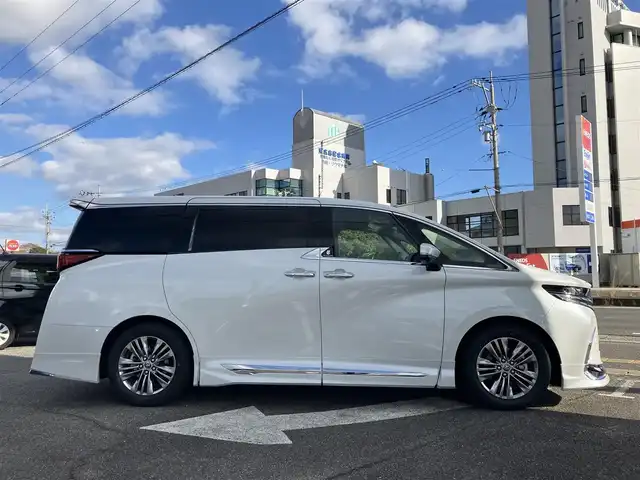 トヨタ アルファードハイブリット Z 広島県 2024(令6)年 0.3万km プラチナホワイトパールマイカ 法人ワンオーナー/モデリスタエアロ/黒革シート/左右独立ムーンルーフ/トヨタチームメイト/左右ユニバーサルステップ/デジタルインナーミラー/純正ナビ/パノラミックビューモニター/純正フリップダウンモニター/カラーヘッドアップディスプレイ/両側パワースライドドア/シートヒーター（全席）/パワーシート（前席・2列目）/ベンチレーションシート（前席）/セーフティセンス/レーダークルーズ/パドルシフト/置くだけ充電/フルセグ・Bluetooth/ブラインドスポットモニタリング/ビルトインETC2.0/電子取扱説明書/新車保証書/スペアキー