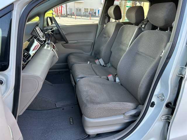 ホンダ エディックス 20X 埼玉県 2005(平17)年 7.1万km プレミアムホワイトパール ワンオーナー/Moduloエアロ(フロント、サイド、リア)/純正HDDナビゲーション(VXH-052CV)/　　CD/DVD/フルセグ/SRSエアバック（運転席、助手席）/Gコントロール技術/3点式ELR/ALRシートベルト/純正16インチアルミホイール/ブレーキアシスト/セキュリティアラーム、イモビライザー/オートエアコン/純正フロアマット/ETC/取扱説明書/保証書/記録簿/スペアキー/禁煙車