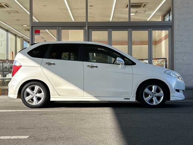 ホンダ エディックス 20X 埼玉県 2005(平17)年 7.1万km プレミアムホワイトパール ワンオーナー/Moduloエアロ(フロント、サイド、リア)/純正HDDナビゲーション(VXH-052CV)/　　CD/DVD/フルセグ/SRSエアバック（運転席、助手席）/Gコントロール技術/3点式ELR/ALRシートベルト/純正16インチアルミホイール/ブレーキアシスト/セキュリティアラーム、イモビライザー/オートエアコン/純正フロアマット/ETC/取扱説明書/保証書/記録簿/スペアキー/禁煙車