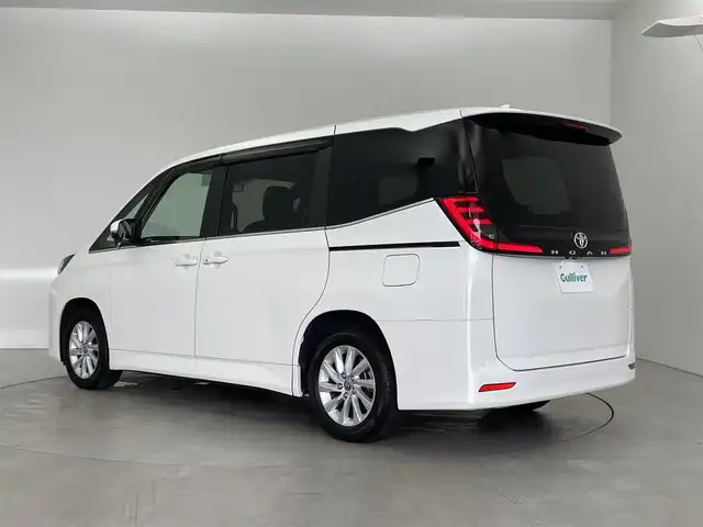 トヨタ ノア Z 埼玉県 2022(令4)年 1.4万km ホワイトパールクリスタルシャイン 10.5インチディスプレイオーディオＰlus/・コネクティッドナビ/・CD/DVD/フルセグTV/HDMI/Bluetooth/前席シートヒーター/アダプティブクルーズコントロール/両側パワースライドドア/ビルドインETC2.0/バックカメラ/トヨタセーフティセンス/・プリクラッシュセーフティ/・パーキングサポートブレーキ/・レーントレーシングアシスト/・オートマチックハイビーム/ＬＥＤヘッドライト/ハーフレザーシート/純正フロアマット/Bカメラ/ステアリングリモコン/レーンディパーチュアラート/標識認識機能/レーダークルーズコントロール