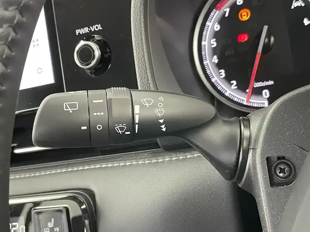 トヨタ ノア Z 埼玉県 2022(令4)年 1.4万km ホワイトパールクリスタルシャイン 10.5インチディスプレイオーディオＰlus/・コネクティッドナビ/・CD/DVD/フルセグTV/HDMI/Bluetooth/前席シートヒーター/アダプティブクルーズコントロール/両側パワースライドドア/ビルドインETC2.0/バックカメラ/トヨタセーフティセンス/・プリクラッシュセーフティ/・パーキングサポートブレーキ/・レーントレーシングアシスト/・オートマチックハイビーム/ＬＥＤヘッドライト/ハーフレザーシート/純正フロアマット/Bカメラ/ステアリングリモコン/レーンディパーチュアラート/標識認識機能/レーダークルーズコントロール