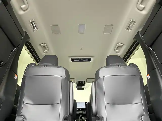 トヨタ ノア Z 埼玉県 2022(令4)年 1.4万km ホワイトパールクリスタルシャイン 10.5インチディスプレイオーディオＰlus/・コネクティッドナビ/・CD/DVD/フルセグTV/HDMI/Bluetooth/前席シートヒーター/アダプティブクルーズコントロール/両側パワースライドドア/ビルドインETC2.0/バックカメラ/トヨタセーフティセンス/・プリクラッシュセーフティ/・パーキングサポートブレーキ/・レーントレーシングアシスト/・オートマチックハイビーム/ＬＥＤヘッドライト/ハーフレザーシート/純正フロアマット/Bカメラ/ステアリングリモコン/レーンディパーチュアラート/標識認識機能/レーダークルーズコントロール