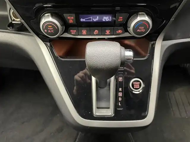 日産 セレナ ハイウェイスター Vセレクション 愛媛県 2017(平29)年 5.6万km ダイヤモンドブラック ・社外メモリーナビ/・フリップダウンモニター　/・純正アルミ　/・ＥＴＣ　/・ドライブレコーダー　/・両側パワースライドア　/・フルセグＴＶ　/・アイドリングストップ　/・ＢＳＭ　/・盗難防止措置　/・フロアマット