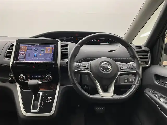 日産 セレナ ハイウェイスター Vセレクション 愛媛県 2017(平29)年 5.6万km ダイヤモンドブラック ・社外メモリーナビ/・フリップダウンモニター　/・純正アルミ　/・ＥＴＣ　/・ドライブレコーダー　/・両側パワースライドア　/・フルセグＴＶ　/・アイドリングストップ　/・ＢＳＭ　/・盗難防止措置　/・フロアマット