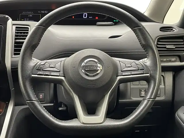 日産 セレナ ハイウェイスター Vセレクション 愛媛県 2017(平29)年 5.6万km ダイヤモンドブラック ・社外メモリーナビ/・フリップダウンモニター　/・純正アルミ　/・ＥＴＣ　/・ドライブレコーダー　/・両側パワースライドア　/・フルセグＴＶ　/・アイドリングストップ　/・ＢＳＭ　/・盗難防止措置　/・フロアマット