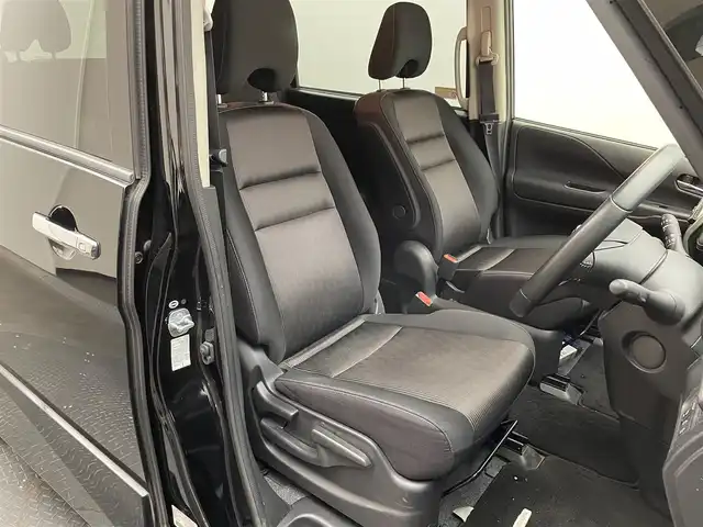 日産 セレナ ハイウェイスター Vセレクション 愛媛県 2017(平29)年 5.6万km ダイヤモンドブラック ・社外メモリーナビ/・フリップダウンモニター　/・純正アルミ　/・ＥＴＣ　/・ドライブレコーダー　/・両側パワースライドア　/・フルセグＴＶ　/・アイドリングストップ　/・ＢＳＭ　/・盗難防止措置　/・フロアマット