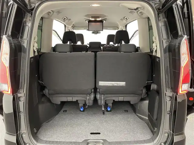 日産 セレナ ハイウェイスター Vセレクション 愛媛県 2017(平29)年 5.6万km ダイヤモンドブラック ・社外メモリーナビ/・フリップダウンモニター　/・純正アルミ　/・ＥＴＣ　/・ドライブレコーダー　/・両側パワースライドア　/・フルセグＴＶ　/・アイドリングストップ　/・ＢＳＭ　/・盗難防止措置　/・フロアマット