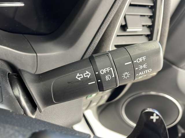 ホンダ ヴェゼル ハイブリッド RS ホンダセンシング 鹿児島県 2018(平30)年 6.1万km プラチナホワイトパール 禁煙車/社外メモリナビ/(CD/DVD/BT/フルセグ)/バックカメラ/ビルトインＥＴＣ/ハーフレザーシート/シートヒーター/パドルシフト/ドライブレコーダー/電動パーキング/ブレーキホールド/衝突軽減ブレーキ/レーダークルーズコントロール/レーンキープアシスト/スマートキー/スペアキー