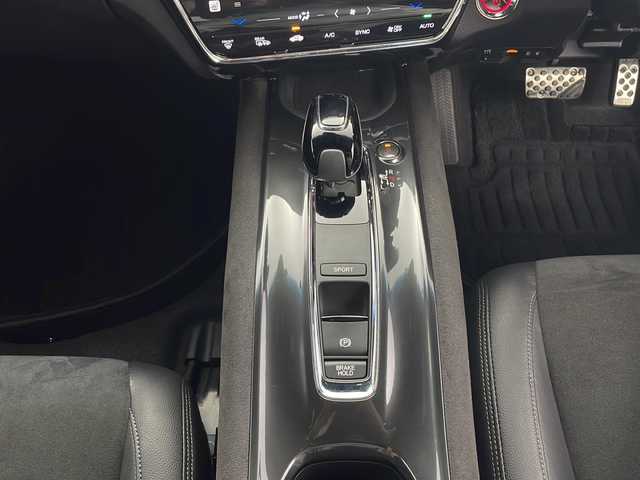 ホンダ ヴェゼル ハイブリッド RS ホンダセンシング 鹿児島県 2018(平30)年 6.1万km プラチナホワイトパール 禁煙車/社外メモリナビ/(CD/DVD/BT/フルセグ)/バックカメラ/ビルトインＥＴＣ/ハーフレザーシート/シートヒーター/パドルシフト/ドライブレコーダー/電動パーキング/ブレーキホールド/衝突軽減ブレーキ/レーダークルーズコントロール/レーンキープアシスト/スマートキー/スペアキー