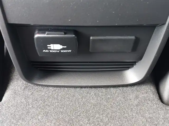 三菱 デリカＤ：５ シャモニー 東京都 2025(令7)年 0.1千km 黒Ⅱ 登録済み未使用車/4WD/オリジナルナビ取付パッケージ＋リアモニター取付パッケージ/マルチアラウンドモニター/e-Assist/レーダークルーズコントロール/レーンキープアシスト/LEDオートマチックハイビーム/革巻きステアリング/ステアリングリモコン/ステアリングヒーター/パドルシフト/両側パワースライドドア/電動リアゲート/電子制御パーキングブレーキ/ブレーキホールド/ハーフレザーシート/運転席パワーシート/前席シートヒーター