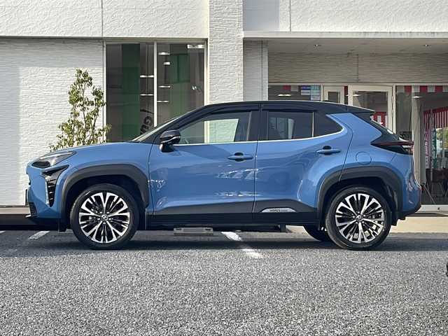 トヨタ ヤリスクロス ハイブリッド Z 千葉県 2023(令5)年 1.8万km ブラックマイカ グレイッシュブルー 2トーン 4WD ナビ 全方位カメラ HUD AC100V シートヒーター タイプC USB PCS レーダークルーズ パワーシート ステアヒーター ETC 木目調パネル ヒルディセントコントロール LED