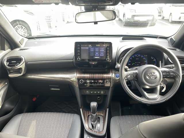 トヨタ ヤリスクロス ハイブリッド Z 千葉県 2023(令5)年 1.8万km ブラックマイカ グレイッシュブルー 2トーン 4WD ナビ 全方位カメラ HUD AC100V シートヒーター タイプC USB PCS レーダークルーズ パワーシート ステアヒーター ETC 木目調パネル ヒルディセントコントロール LED