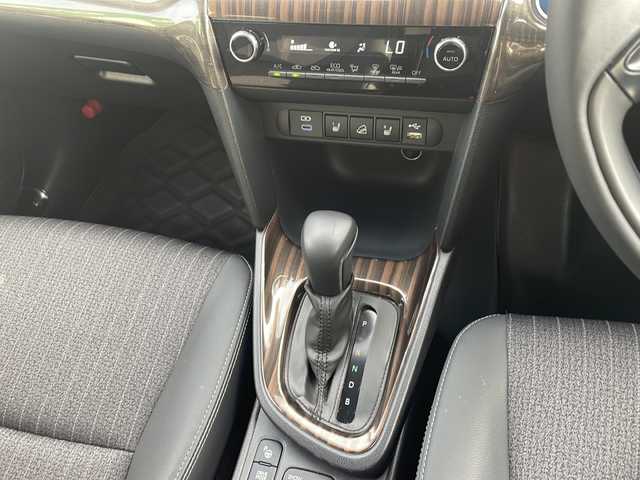 トヨタ ヤリスクロス ハイブリッド Z 千葉県 2023(令5)年 1.8万km ブラックマイカ グレイッシュブルー 2トーン 4WD ナビ 全方位カメラ HUD AC100V シートヒーター タイプC USB PCS レーダークルーズ パワーシート ステアヒーター ETC 木目調パネル ヒルディセントコントロール LED