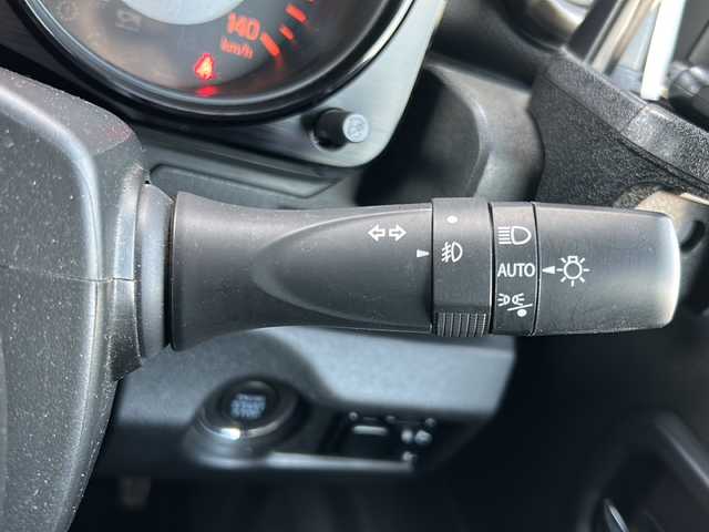 スズキ ジムニー XC 福岡県 2022(令4)年 2.5万km ジャングルグリーン 社外７インチメモリナビ（CN-HE01WD）/（AM/FM/CD/DVD/BT/フルセグTV）/クルーズコントロール/シートヒーター/バックカメラ/背面タイヤ/衝突被害軽減システム/横滑り防止装置/アイドリングストップ/プッシュスタートボタン/スマートキー/純正１６インチアルミホイール/純正LEDヘッドライト/純正フロアマット/ドライブレコーダー（SDカード未挿入）/ETC