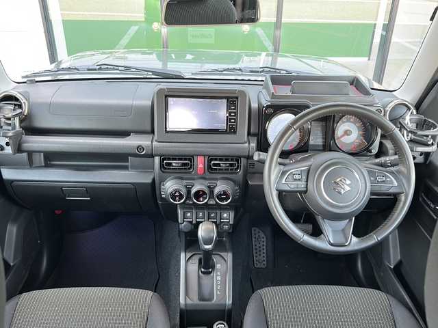 スズキ ジムニー XC 福岡県 2022(令4)年 2.5万km ジャングルグリーン 社外７インチメモリナビ（CN-HE01WD）/（AM/FM/CD/DVD/BT/フルセグTV）/クルーズコントロール/シートヒーター/バックカメラ/背面タイヤ/衝突被害軽減システム/横滑り防止装置/アイドリングストップ/プッシュスタートボタン/スマートキー/純正１６インチアルミホイール/純正LEDヘッドライト/純正フロアマット/ドライブレコーダー（SDカード未挿入）/ETC