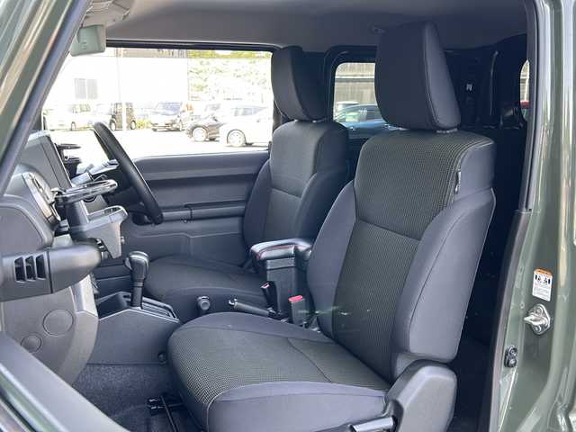 スズキ ジムニー XC 福岡県 2022(令4)年 2.5万km ジャングルグリーン 社外７インチメモリナビ（CN-HE01WD）/（AM/FM/CD/DVD/BT/フルセグTV）/クルーズコントロール/シートヒーター/バックカメラ/背面タイヤ/衝突被害軽減システム/横滑り防止装置/アイドリングストップ/プッシュスタートボタン/スマートキー/純正１６インチアルミホイール/純正LEDヘッドライト/純正フロアマット/ドライブレコーダー（SDカード未挿入）/ETC