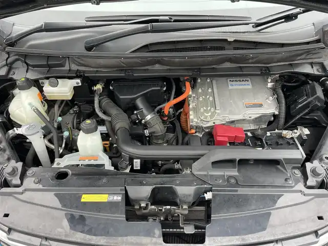 日産 セレナ e－パワー ハイウェイスター V 滋賀県 2021(令3)年 6.5万km ダイヤモンドブラック プロパイロット/純正10型SDナビ/・フルセグTV/・CD DVD BD/・Bluetooth/全方位カメラ/リアモニター/両側パワースライドドア/シートヒーター/ドライブレコーダー/ETC/ステアリングヒーター/革巻きステアリング/ステアリングリモコン/電動パーキングブレーキ/オートブレーキホールド/ブラインドスポットモニター/電格ミラー/ウインカーミラー/ドアバイザー/プッシュスタート/スマートキー/LEDヘッドライト