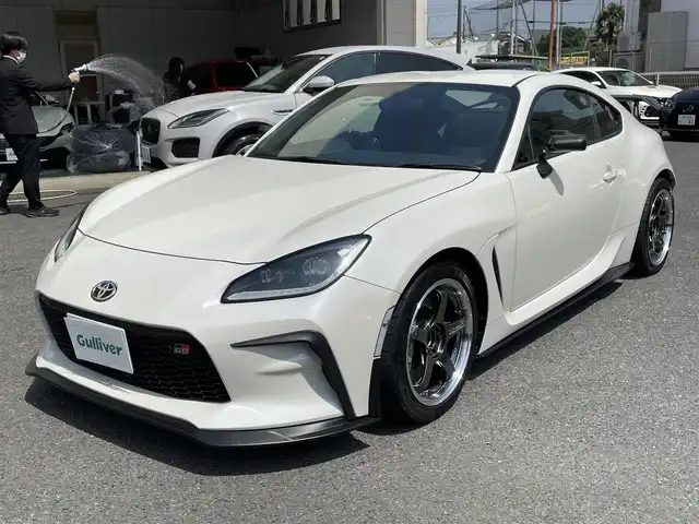 トヨタ ＧＲ８６ RC 神奈川県 2023(令5)年 1.1万km クリスタルホワイトパール ワンオーナー/ADVAN Racing17インチAW/STIサスペンション/VOLTEXカーボンリヤウイング/HKSマフラー/HKSオイルクーラー/ADVICSブレーキキャリパー/OMPステアリング/カーボンミラー/ETC/プッシュスタート/スマートキー×2/保証書・取説あり