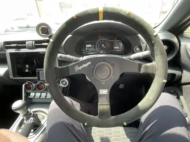 トヨタ ＧＲ８６ RC 神奈川県 2023(令5)年 1.1万km クリスタルホワイトパール ワンオーナー/ADVAN Racing17インチAW/STIサスペンション/VOLTEXカーボンリヤウイング/HKSマフラー/HKSオイルクーラー/ADVICSブレーキキャリパー/OMPステアリング/カーボンミラー/ETC/プッシュスタート/スマートキー×2/保証書・取説あり