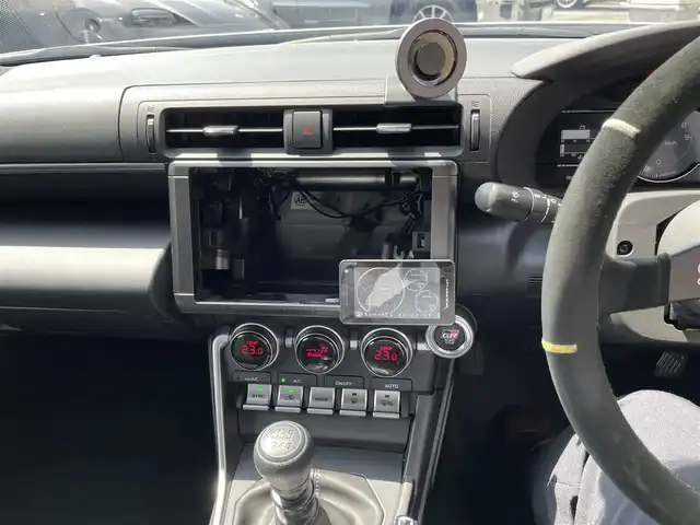 トヨタ ＧＲ８６ RC 神奈川県 2023(令5)年 1.1万km クリスタルホワイトパール ワンオーナー/ADVAN Racing17インチAW/STIサスペンション/VOLTEXカーボンリヤウイング/HKSマフラー/HKSオイルクーラー/ADVICSブレーキキャリパー/OMPステアリング/カーボンミラー/ETC/プッシュスタート/スマートキー×2/保証書・取説あり