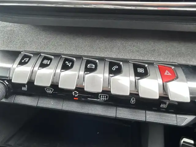 プジョー ５００８ GT ブルーHDi 福岡県 2021(令3)年 4.3万km パール ファーストクラスパッケージ/アダプティブクルーズコントロール/レーンキープアシスト/ブラインドスポットモニター/純正ディスプレイオーディオ/Applecarplay/androidauto/バックカメラ/サイドカメラ/Bluetooth/LEDヘッドライト/オートハイビーム/パワーバックドア/前後ドライブレコーダー/純正18インチアルミホイール/ETC/取扱説明書/保証書/スペアキー×1