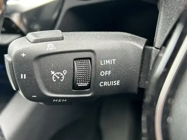 プジョー ５００８ GT ブルーHDi 福岡県 2021(令3)年 4.3万km パール ファーストクラスパッケージ/アダプティブクルーズコントロール/レーンキープアシスト/ブラインドスポットモニター/純正ディスプレイオーディオ/Applecarplay/androidauto/バックカメラ/サイドカメラ/Bluetooth/LEDヘッドライト/オートハイビーム/パワーバックドア/前後ドライブレコーダー/純正18インチアルミホイール/ETC/取扱説明書/保証書/スペアキー×1