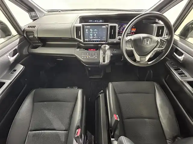 ホンダ ステップワゴン スパーダ Z クールスピリット 佐賀県 2015(平27)年 5.5万km プレミアムスパークルブラックパール 純正９インチナビ【VXM-155VFNi】/（フルセグTV/CD/DVD/BT/AM・FM）/アルパイン製１１．４インチフリップダウンモニター/前後ドライブレコーダー/バックカメラ/両側パワースライドドア/ハーフレザーシート/革巻きステアリング/クルーズコントロール/オートライト/フォグライト/パドルシフト/前席ウォークスルー/３列目床下格納シート/純正１７インチアルミホイール/純正フロアマット/ビルトインＥＴＣ/ウインカーミラー