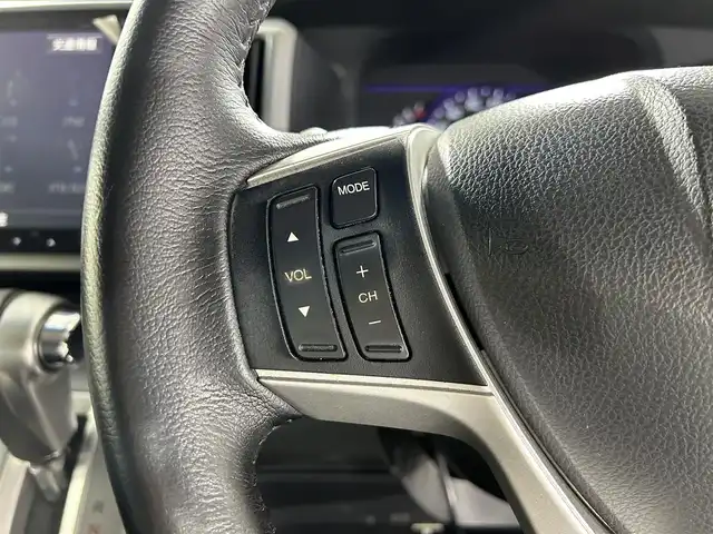ホンダ ステップワゴン スパーダ Z クールスピリット 佐賀県 2015(平27)年 5.5万km プレミアムスパークルブラックパール 純正９インチナビ【VXM-155VFNi】/（フルセグTV/CD/DVD/BT/AM・FM）/アルパイン製１１．４インチフリップダウンモニター/前後ドライブレコーダー/バックカメラ/両側パワースライドドア/ハーフレザーシート/革巻きステアリング/クルーズコントロール/オートライト/フォグライト/パドルシフト/前席ウォークスルー/３列目床下格納シート/純正１７インチアルミホイール/純正フロアマット/ビルトインＥＴＣ/ウインカーミラー