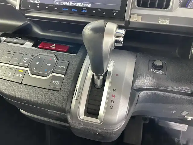 ホンダ ステップワゴン スパーダ Z クールスピリット 佐賀県 2015(平27)年 5.5万km プレミアムスパークルブラックパール 純正９インチナビ【VXM-155VFNi】/（フルセグTV/CD/DVD/BT/AM・FM）/アルパイン製１１．４インチフリップダウンモニター/前後ドライブレコーダー/バックカメラ/両側パワースライドドア/ハーフレザーシート/革巻きステアリング/クルーズコントロール/オートライト/フォグライト/パドルシフト/前席ウォークスルー/３列目床下格納シート/純正１７インチアルミホイール/純正フロアマット/ビルトインＥＴＣ/ウインカーミラー