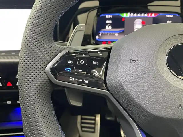フォルクスワーゲン ＶＷ ゴルフ Ｒ TSI 4モーション 宮城県 2022(令4)年 1.4万km ピュアホワイト /ワンオーナー//REMUSスポーツマフラー//TWS TS317鍛造ホイール(235/35R19)//REGNO GR-XII装着//iSWEEPアップグレードスプリング//iSWEEPブレーキパッド(フロント/リア)(純正品有り)//BEST2サラウンドアンプユニット//純正メモリナビ//バックカメラ//カラーヘッドアップディスプレイ//パーキングアシスト//レーダークルーズコントロール//パドルシフト//ワイヤレス充電//シートヒーター/ステアリングヒーター//ビルトインETC2.0//純正ドライブレコーダー前後//社外レーダー探知機//スマートキーx2//保証書/取扱説明書/ディーラー点検記録簿R5/R6