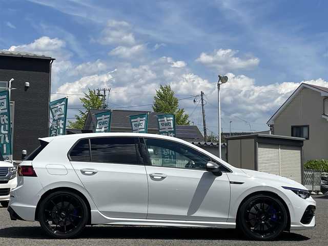 フォルクスワーゲン ＶＷ ゴルフ Ｒ TSI 4モーション 宮城県 2022(令4)年 1.4万km ピュアホワイト /ワンオーナー//REMUSスポーツマフラー//TWS TS317鍛造ホイール(235/35R19)//REGNO GR-XII装着//iSWEEPアップグレードスプリング//iSWEEPブレーキパッド(フロント/リア)(純正品有り)//BEST2サラウンドアンプユニット//純正メモリナビ//バックカメラ//カラーヘッドアップディスプレイ//パーキングアシスト//レーダークルーズコントロール//パドルシフト//ワイヤレス充電//シートヒーター/ステアリングヒーター//ビルトインETC2.0//純正ドライブレコーダー前後//社外レーダー探知機//スマートキーx2//保証書/取扱説明書/ディーラー点検記録簿R5/R6