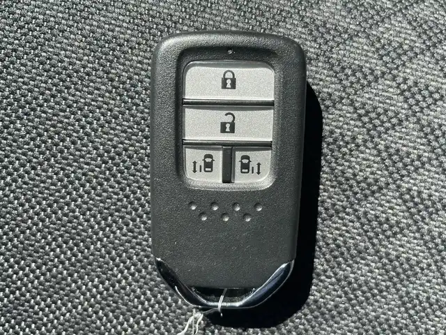 ホンダ フリード＋ G ホンダセンシング 宮城県 2016(平28)年 3万km モダンスティールM 登録時走行距離29561km/純正SDナビ/CD・DVD・AM・FM・ワンセグTV・Bluetooth/バックカメラ/クルーズコントロール/両側パワースライドドア/衝突軽減システム/横滑り防止装置/プリクラッシュセーフティー/ステアスイッチ/ビルトインETC/純正LED/電動格納ミラー/社外アルミホイール/ワイパーヒーター