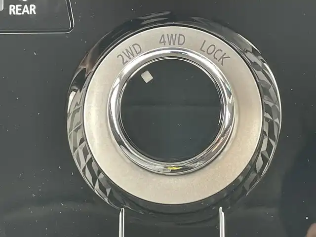 三菱 デリカＤ：５ シャモニー 千葉県 2025(令7)年 0.1千km ホワイトダイヤモンド 登録済未使用車/・登録時走行距離15km/e-Assist/・衝突軽減ブレーキ/レーンキープアシスト/・レーダークルーズコントロール/オートハイビーム/・ブラインドスポットモニター/誤発進抑制機能/バックカメラ/パワースライドドア/パワーバックドア/LEDヘッドライト/オートライト/フォグライト/レザーシート/シートヒーター(D/N席)/パワーシート(D席)/ステップレス/カラーコード：W85X42