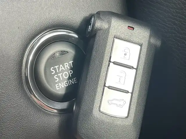 三菱 デリカＤ：５ シャモニー 千葉県 2025(令7)年 0.1千km ホワイトダイヤモンド 登録済未使用車/・登録時走行距離15km/e-Assist/・衝突軽減ブレーキ/レーンキープアシスト/・レーダークルーズコントロール/オートハイビーム/・ブラインドスポットモニター/誤発進抑制機能/バックカメラ/パワースライドドア/パワーバックドア/LEDヘッドライト/オートライト/フォグライト/レザーシート/シートヒーター(D/N席)/パワーシート(D席)/ステップレス/カラーコード：W85X42