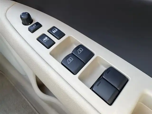 日産 スカイライン 250GT 福岡県 2010(平22)年 2.5万km クリスタルホワイトパール 純正ナビ/フルセグTV/バックカメラ/ビルトインETC/横滑り防止装置/HIDオートヘッドランプ/オートエアコン/本革巻きステアリング/ステアリングスイッチ/ベージュ織物/ネオソフィールコンビシート/前席パワーシート/純正17インチアルミホイール/インテリジェントキー/プッシュエンジンスターター/イモビライザー/禁煙車