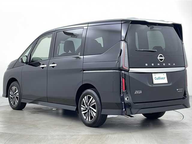 日産 セレナ e－4ORCE ハイウェイスターV 道央・札幌 2025(令7)年 0.1千km 黒 ・4WD/・寒冷地仕様/・e-4orce/・純正ナビ/　TV/BT/・純正フリップダウンモニター/・全方位カメラ/・両側パワースライドドア/・プロパイロット/・純正前後ドライブレコーダー/・ハンズフリースライドドア/・デジタルインナーミラー/・置くだけ充電/・オートマチックハイビーム/・オートライト/・LEDヘッドライト/・フォグランプ/・前席/２列目シートヒーター/・ステアリングヒーター/・ハンドル支援/・ビルトインETC/・スペアキー/・16インチ純正アルミホイール/・取扱説明書/・保証書