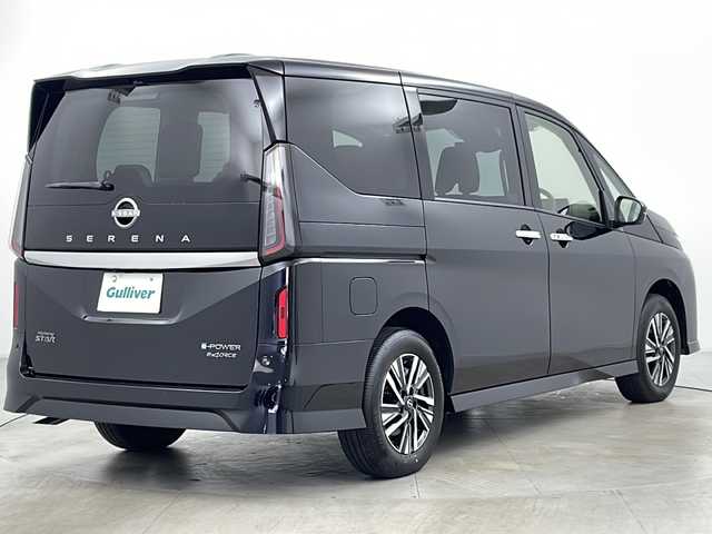日産 セレナ e－4ORCE ハイウェイスターV 道央・札幌 2025(令7)年 0.1千km 黒 ・4WD/・寒冷地仕様/・e-4orce/・純正ナビ/　TV/BT/・純正フリップダウンモニター/・全方位カメラ/・両側パワースライドドア/・プロパイロット/・純正前後ドライブレコーダー/・ハンズフリースライドドア/・デジタルインナーミラー/・置くだけ充電/・オートマチックハイビーム/・オートライト/・LEDヘッドライト/・フォグランプ/・前席/２列目シートヒーター/・ステアリングヒーター/・ハンドル支援/・ビルトインETC/・スペアキー/・16インチ純正アルミホイール/・取扱説明書/・保証書