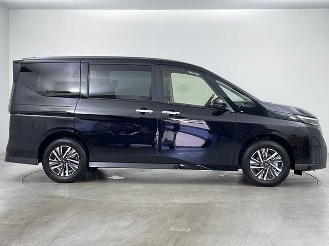 日産 セレナ e－4ORCE ハイウェイスターV 道央・札幌 2025(令7)年 0.1千km 黒 ・4WD/・寒冷地仕様/・e-4orce/・純正ナビ/　TV/BT/・純正フリップダウンモニター/・全方位カメラ/・両側パワースライドドア/・プロパイロット/・純正前後ドライブレコーダー/・ハンズフリースライドドア/・デジタルインナーミラー/・置くだけ充電/・オートマチックハイビーム/・オートライト/・LEDヘッドライト/・フォグランプ/・前席/２列目シートヒーター/・ステアリングヒーター/・ハンドル支援/・ビルトインETC/・スペアキー/・16インチ純正アルミホイール/・取扱説明書/・保証書
