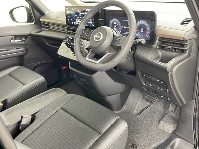 日産 セレナ e－4ORCE ハイウェイスターV 道央・札幌 2025(令7)年 0.1千km 黒 ・4WD/・寒冷地仕様/・e-4orce/・純正ナビ/　TV/BT/・純正フリップダウンモニター/・全方位カメラ/・両側パワースライドドア/・プロパイロット/・純正前後ドライブレコーダー/・ハンズフリースライドドア/・デジタルインナーミラー/・置くだけ充電/・オートマチックハイビーム/・オートライト/・LEDヘッドライト/・フォグランプ/・前席/２列目シートヒーター/・ステアリングヒーター/・ハンドル支援/・ビルトインETC/・スペアキー/・16インチ純正アルミホイール/・取扱説明書/・保証書