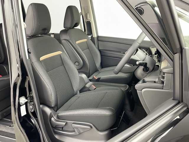 日産 セレナ e－4ORCE ハイウェイスターV 道央・札幌 2025(令7)年 0.1千km 黒 ・4WD/・寒冷地仕様/・e-4orce/・純正ナビ/　TV/BT/・純正フリップダウンモニター/・全方位カメラ/・両側パワースライドドア/・プロパイロット/・純正前後ドライブレコーダー/・ハンズフリースライドドア/・デジタルインナーミラー/・置くだけ充電/・オートマチックハイビーム/・オートライト/・LEDヘッドライト/・フォグランプ/・前席/２列目シートヒーター/・ステアリングヒーター/・ハンドル支援/・ビルトインETC/・スペアキー/・16インチ純正アルミホイール/・取扱説明書/・保証書