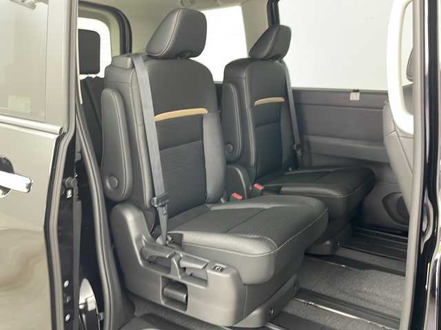 日産 セレナ e－4ORCE ハイウェイスターV 道央・札幌 2025(令7)年 0.1千km 黒 ・4WD/・寒冷地仕様/・e-4orce/・純正ナビ/　TV/BT/・純正フリップダウンモニター/・全方位カメラ/・両側パワースライドドア/・プロパイロット/・純正前後ドライブレコーダー/・ハンズフリースライドドア/・デジタルインナーミラー/・置くだけ充電/・オートマチックハイビーム/・オートライト/・LEDヘッドライト/・フォグランプ/・前席/２列目シートヒーター/・ステアリングヒーター/・ハンドル支援/・ビルトインETC/・スペアキー/・16インチ純正アルミホイール/・取扱説明書/・保証書