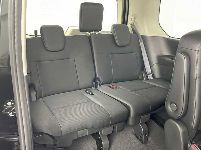 日産 セレナ e－4ORCE ハイウェイスターV 道央・札幌 2025(令7)年 0.1千km 黒 ・4WD/・寒冷地仕様/・e-4orce/・純正ナビ/　TV/BT/・純正フリップダウンモニター/・全方位カメラ/・両側パワースライドドア/・プロパイロット/・純正前後ドライブレコーダー/・ハンズフリースライドドア/・デジタルインナーミラー/・置くだけ充電/・オートマチックハイビーム/・オートライト/・LEDヘッドライト/・フォグランプ/・前席/２列目シートヒーター/・ステアリングヒーター/・ハンドル支援/・ビルトインETC/・スペアキー/・16インチ純正アルミホイール/・取扱説明書/・保証書