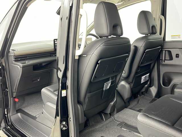 日産 セレナ e－4ORCE ハイウェイスターV 道央・札幌 2025(令7)年 0.1千km 黒 ・4WD/・寒冷地仕様/・e-4orce/・純正ナビ/　TV/BT/・純正フリップダウンモニター/・全方位カメラ/・両側パワースライドドア/・プロパイロット/・純正前後ドライブレコーダー/・ハンズフリースライドドア/・デジタルインナーミラー/・置くだけ充電/・オートマチックハイビーム/・オートライト/・LEDヘッドライト/・フォグランプ/・前席/２列目シートヒーター/・ステアリングヒーター/・ハンドル支援/・ビルトインETC/・スペアキー/・16インチ純正アルミホイール/・取扱説明書/・保証書