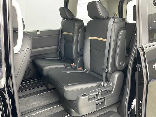 日産 セレナ e－4ORCE ハイウェイスターV 道央・札幌 2025(令7)年 0.1千km 黒 ・4WD/・寒冷地仕様/・e-4orce/・純正ナビ/　TV/BT/・純正フリップダウンモニター/・全方位カメラ/・両側パワースライドドア/・プロパイロット/・純正前後ドライブレコーダー/・ハンズフリースライドドア/・デジタルインナーミラー/・置くだけ充電/・オートマチックハイビーム/・オートライト/・LEDヘッドライト/・フォグランプ/・前席/２列目シートヒーター/・ステアリングヒーター/・ハンドル支援/・ビルトインETC/・スペアキー/・16インチ純正アルミホイール/・取扱説明書/・保証書