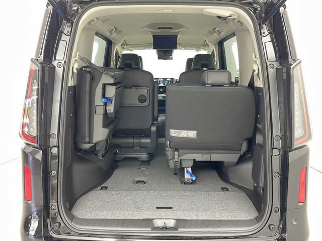 日産 セレナ e－4ORCE ハイウェイスターV 道央・札幌 2025(令7)年 0.1千km 黒 ・4WD/・寒冷地仕様/・e-4orce/・純正ナビ/　TV/BT/・純正フリップダウンモニター/・全方位カメラ/・両側パワースライドドア/・プロパイロット/・純正前後ドライブレコーダー/・ハンズフリースライドドア/・デジタルインナーミラー/・置くだけ充電/・オートマチックハイビーム/・オートライト/・LEDヘッドライト/・フォグランプ/・前席/２列目シートヒーター/・ステアリングヒーター/・ハンドル支援/・ビルトインETC/・スペアキー/・16インチ純正アルミホイール/・取扱説明書/・保証書