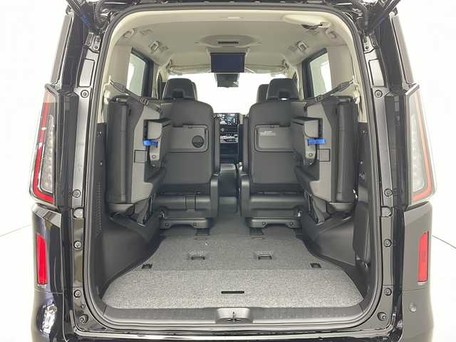 日産 セレナ e－4ORCE ハイウェイスターV 道央・札幌 2025(令7)年 0.1千km 黒 ・4WD/・寒冷地仕様/・e-4orce/・純正ナビ/　TV/BT/・純正フリップダウンモニター/・全方位カメラ/・両側パワースライドドア/・プロパイロット/・純正前後ドライブレコーダー/・ハンズフリースライドドア/・デジタルインナーミラー/・置くだけ充電/・オートマチックハイビーム/・オートライト/・LEDヘッドライト/・フォグランプ/・前席/２列目シートヒーター/・ステアリングヒーター/・ハンドル支援/・ビルトインETC/・スペアキー/・16インチ純正アルミホイール/・取扱説明書/・保証書